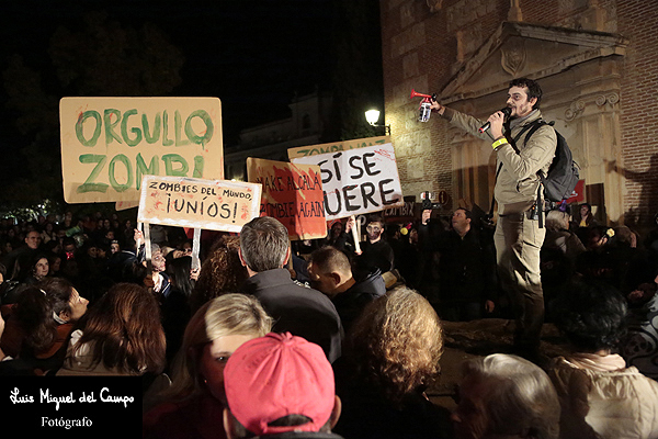 Imagen del reportaje fotográfico de la manifestación zombi por fotógrafo profesional en Madrid