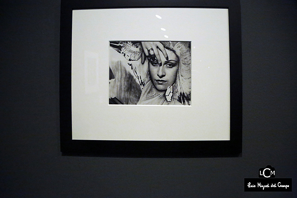 Retrato femenino de Man Ray según la captura de un fotógrafo profesional de Madrid