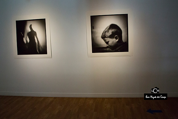 Dos fotografías de la exposición del Instituto Cultural de México en España