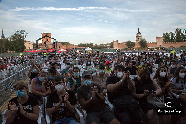 Público del Festival Gigante 2021 durante una actuación en el escenario Gigante