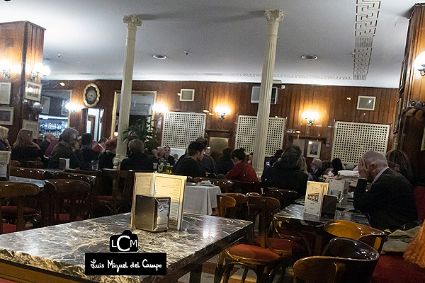Interior del Café Gijón de Madrid