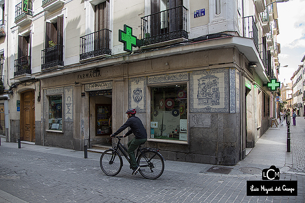 Fachadas de la farmacia Cervantes León 